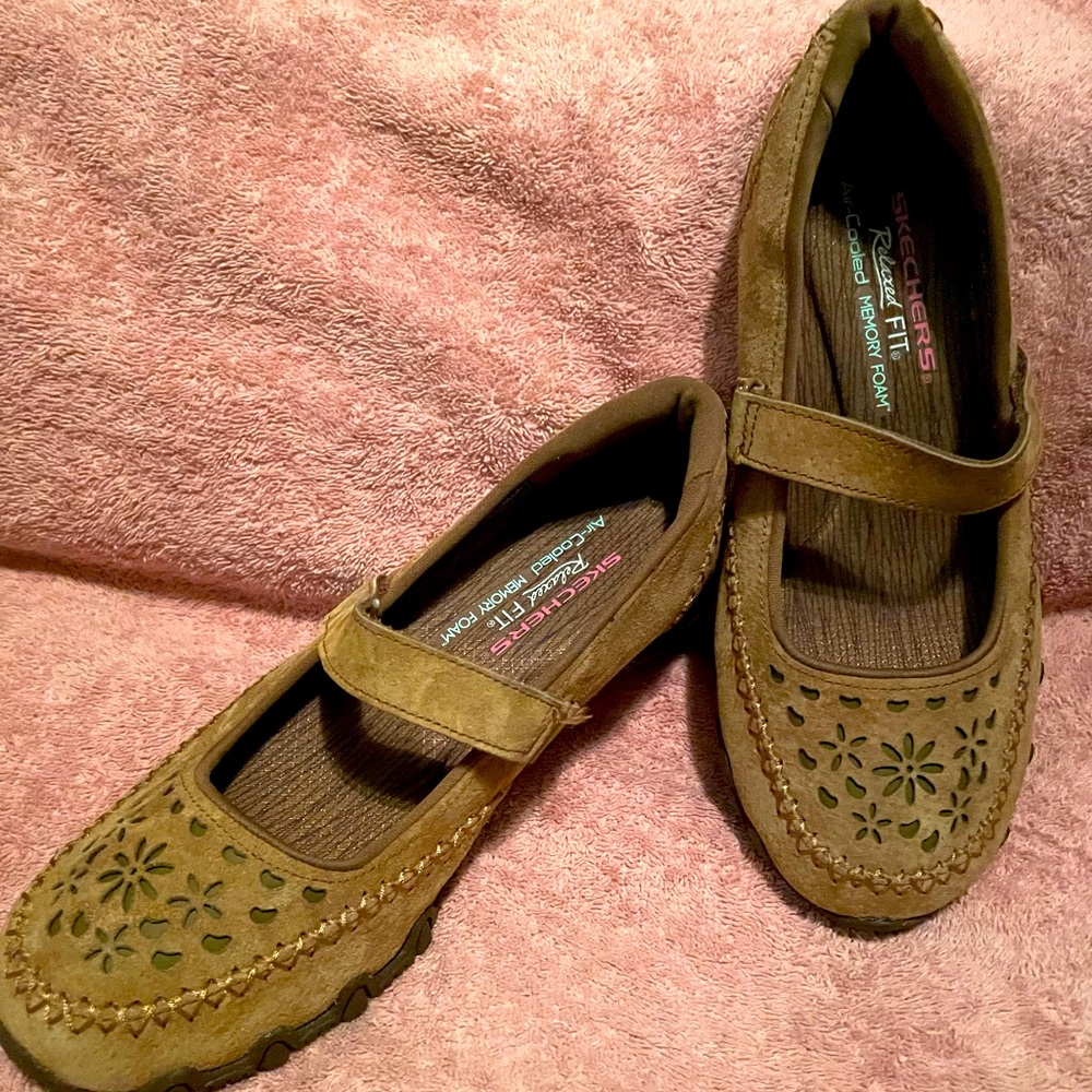 Sketchers Relaxed Fit Shoes Leather Upper